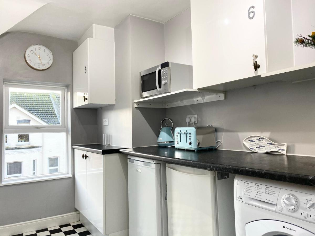 Cloud9 Guest House - By Coastline Retreats - Newly Renovated, Beautiful Ensuite Rooms Near Seafront In Town Centre, Netflix, Superfast Wifi, Communal Kitchen Борнмът Екстериор снимка
