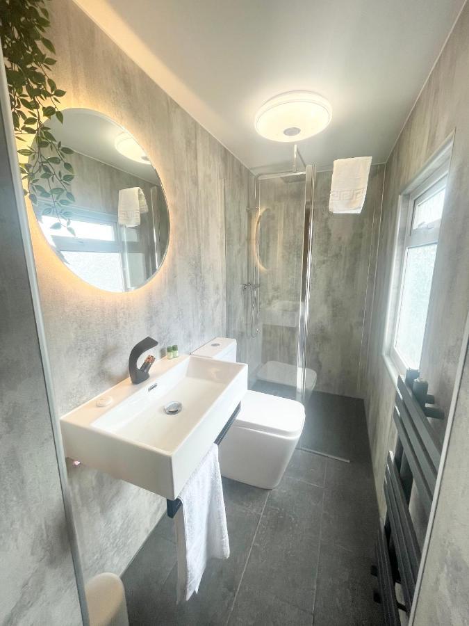 Cloud9 Guest House - By Coastline Retreats - Newly Renovated, Beautiful Ensuite Rooms Near Seafront In Town Centre, Netflix, Superfast Wifi, Communal Kitchen Борнмът Екстериор снимка
