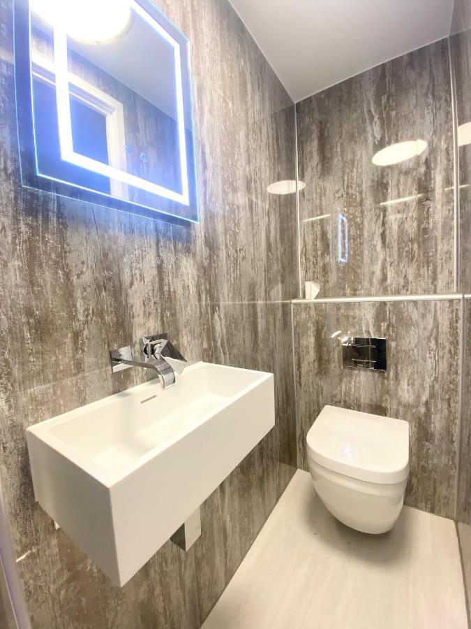 Cloud9 Guest House - By Coastline Retreats - Newly Renovated, Beautiful Ensuite Rooms Near Seafront In Town Centre, Netflix, Superfast Wifi, Communal Kitchen Борнмът Екстериор снимка