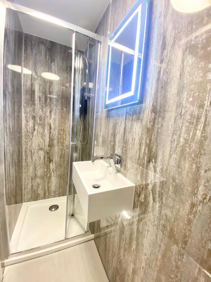 Cloud9 Guest House - By Coastline Retreats - Newly Renovated, Beautiful Ensuite Rooms Near Seafront In Town Centre, Netflix, Superfast Wifi, Communal Kitchen Борнмът Екстериор снимка