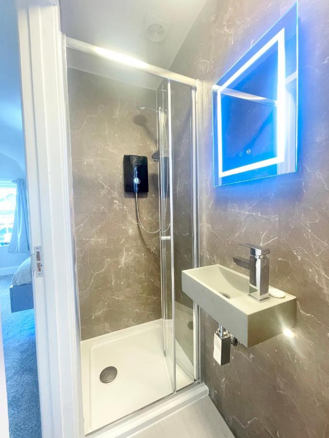 Cloud9 Guest House - By Coastline Retreats - Newly Renovated, Beautiful Ensuite Rooms Near Seafront In Town Centre, Netflix, Superfast Wifi, Communal Kitchen Борнмът Екстериор снимка