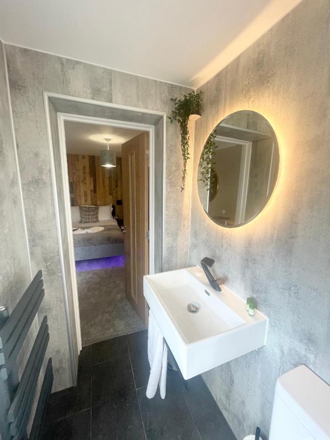 Cloud9 Guest House - By Coastline Retreats - Newly Renovated, Beautiful Ensuite Rooms Near Seafront In Town Centre, Netflix, Superfast Wifi, Communal Kitchen Борнмът Екстериор снимка