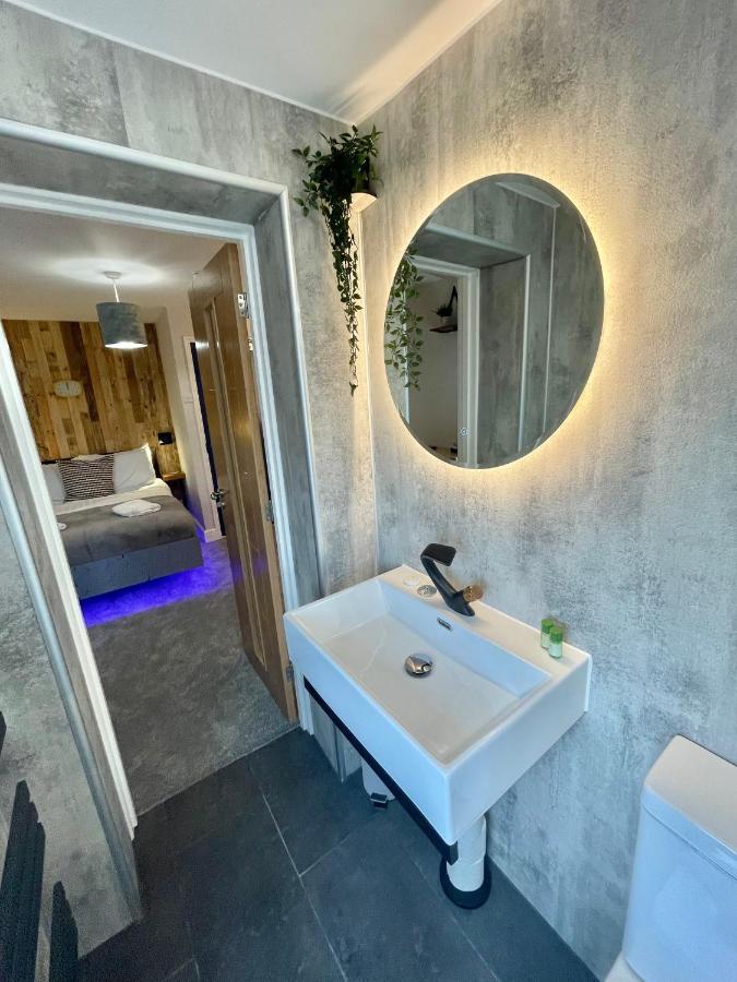 Cloud9 Guest House - By Coastline Retreats - Newly Renovated, Beautiful Ensuite Rooms Near Seafront In Town Centre, Netflix, Superfast Wifi, Communal Kitchen Борнмът Екстериор снимка