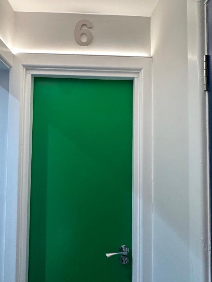 Cloud9 Guest House - By Coastline Retreats - Newly Renovated, Beautiful Ensuite Rooms Near Seafront In Town Centre, Netflix, Superfast Wifi, Communal Kitchen Борнмът Екстериор снимка